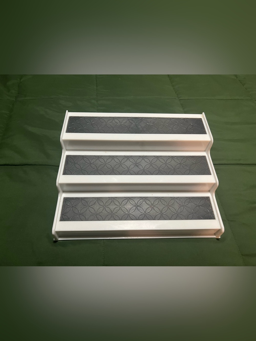 White and Gray 3-Tier Non-Slip Step Organizer